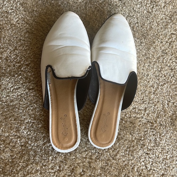 White and black studded flat mules - Picture 4 of 4